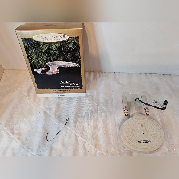 Hallmark Keepsake Ornament Star Trek USS Enterprise TNG Magic Light 1993 - Picture 1 of 9